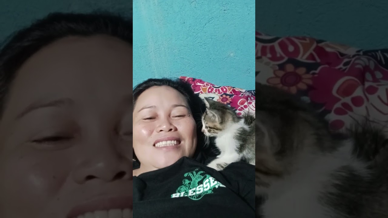 Pau-pau my cat kinikiliti tenga ko😜😜🤣🤣