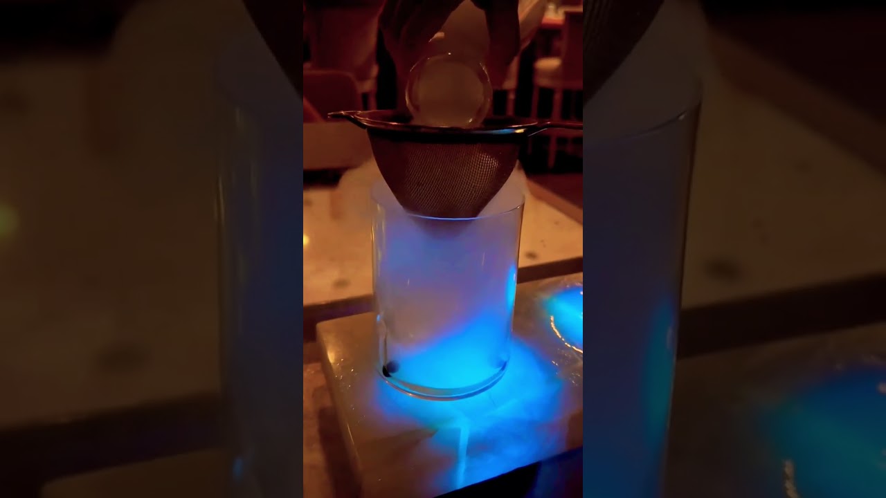 Glow & tonic #foodvlog #ginandtonic #houston #houstontx #drinks #cocktail #cocktailsofinstagram
