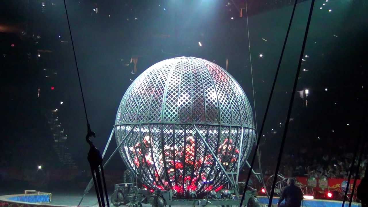 ringling globo de la muerte 8 motos
