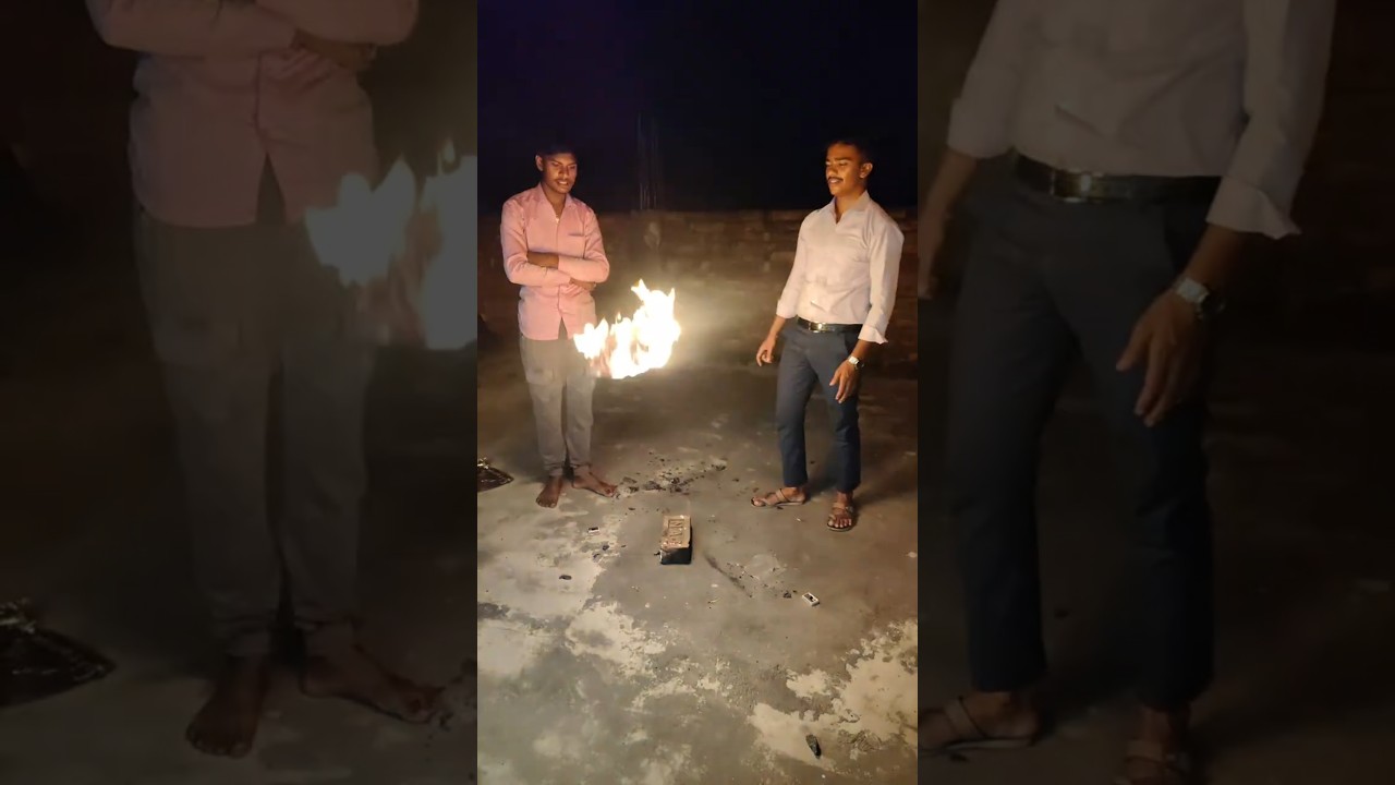 😮😮😮कागज में आग लगाने पर हवा में उड़ा😯😯😯 #viral #trending #reels paper parachute