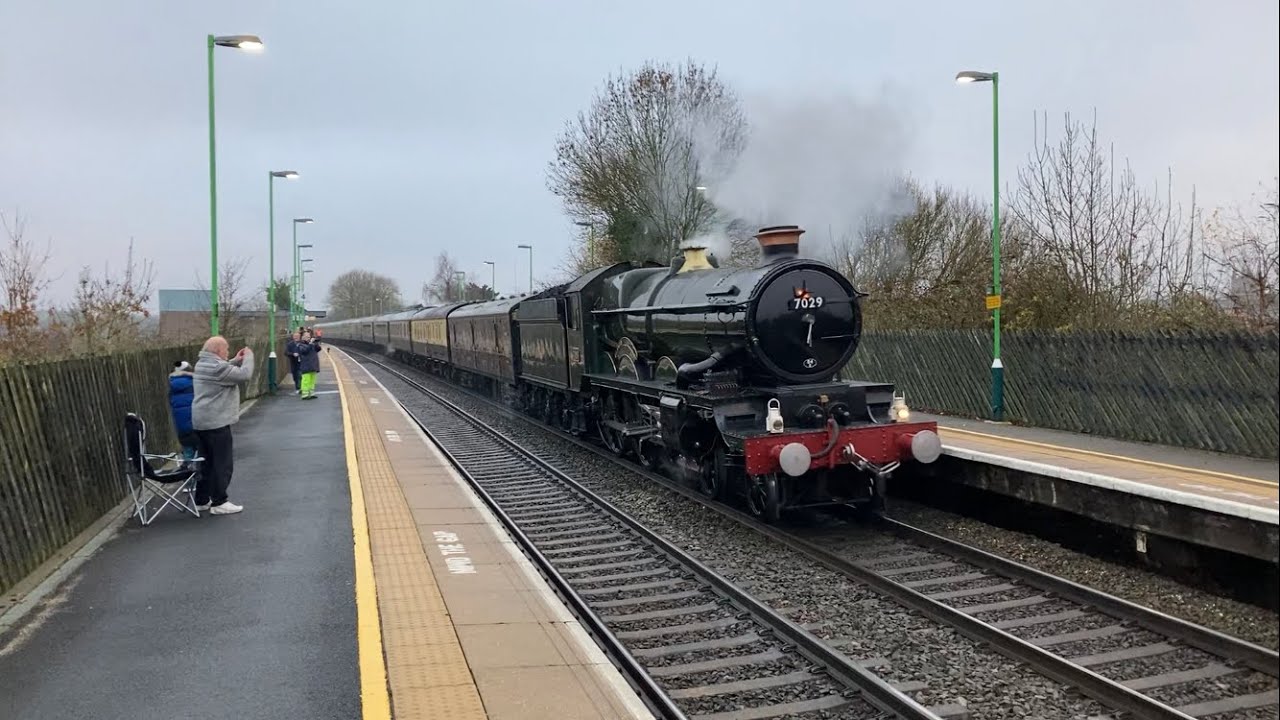 G.W.R 7029 Clun Castle arrives and departs Tamworth on route to York with some variety to