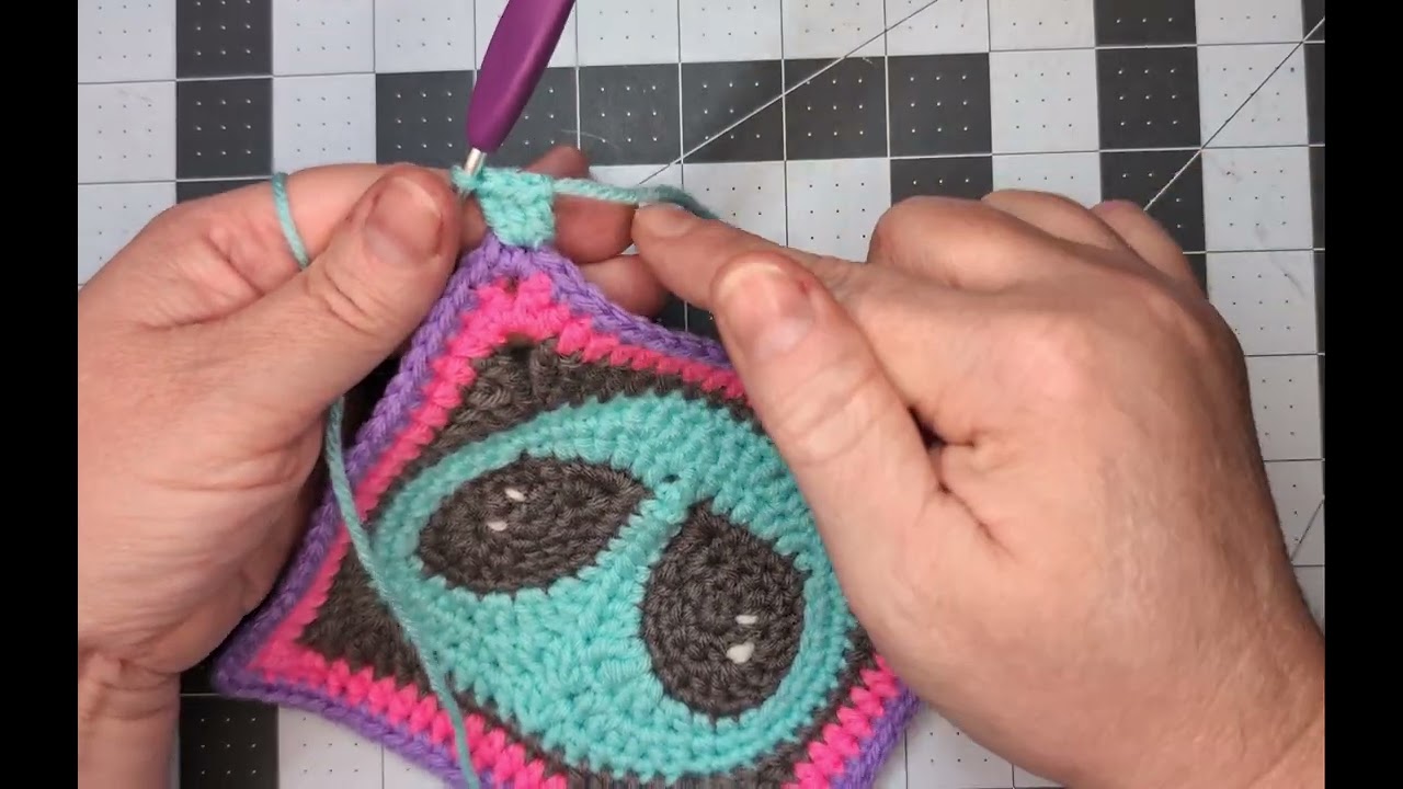 Granny Square kangaroo pocket Part 1