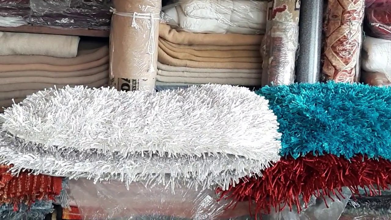 Alang Market Doormats, Blankets and Pillows -  અલંગના માર્કેટમાં મળતાં પગલૂછણિયા, ધાબળા અને ઓશિકા .