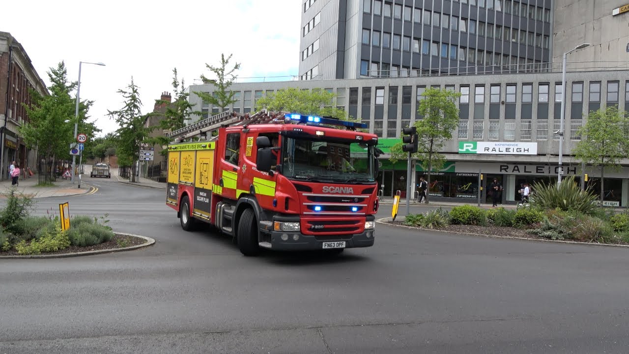 BAs Deployed into a Travel Shop Fire! - Nottinghamshire Fire and Rescue Service