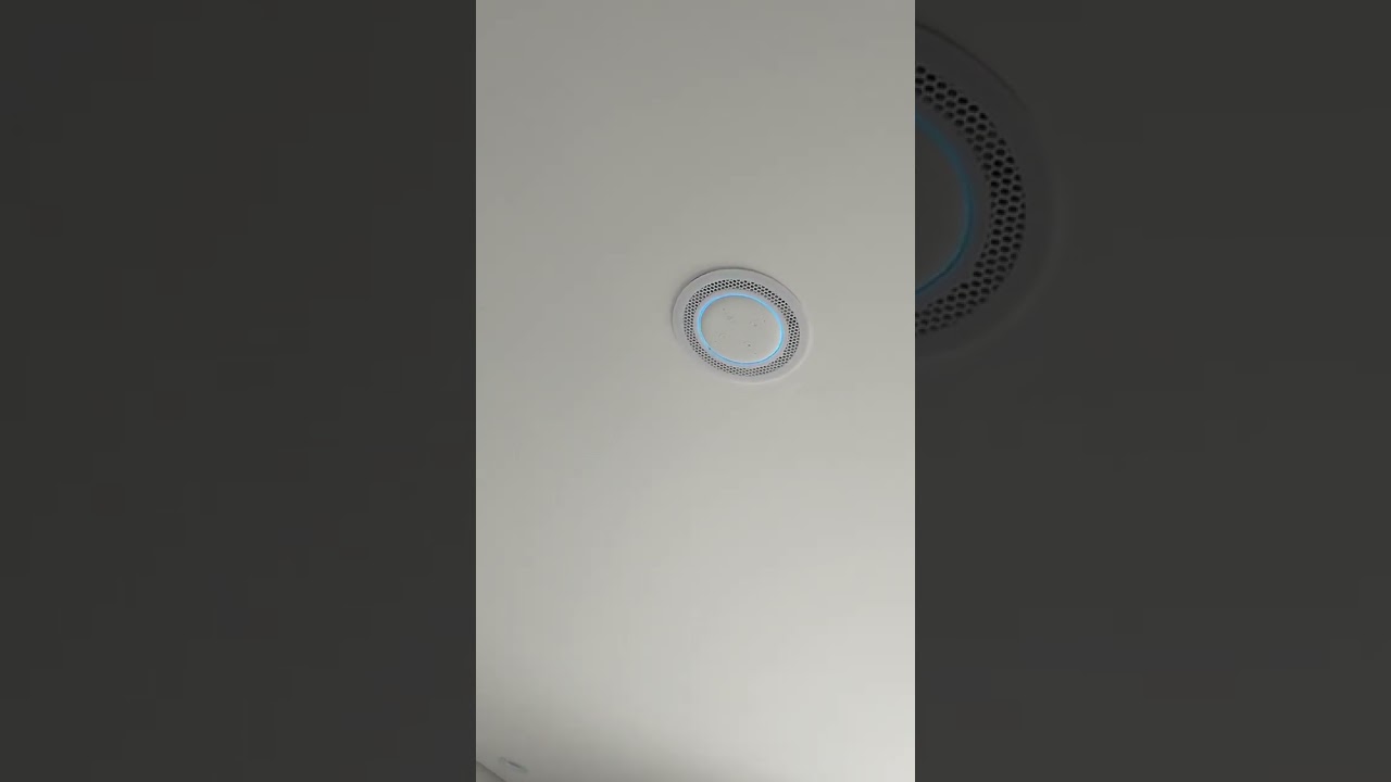 Instalei a minha Alexa no teto da sala #alexa #hometheater #echodot #automaçãoresidencial #lifestyle
