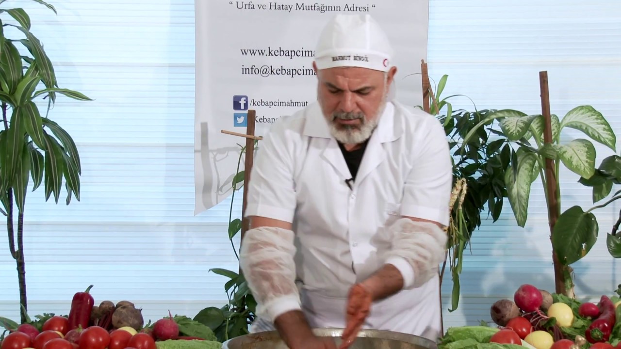 Kebapçı Mahmut'ta Mahmut Bingöl'den Gerçek Çiğ Köfte Tarifi