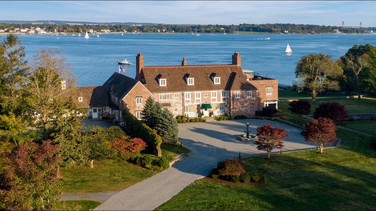 See Inside This Bristol, Rhode Island Estate