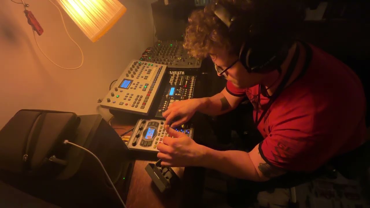 Distortekno on Elektron A4mkii & Rytm with SP404mkII #dawless #techno #sp404 #sp404mkii #liveset 
