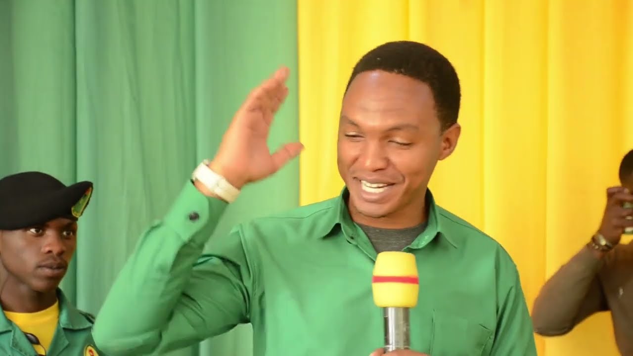 ALLY HAPI AANZA ZIARA YA SIKU 4 MKOANI NJOMBE AWAPONGEZA JUMHIA YA WAZAZI