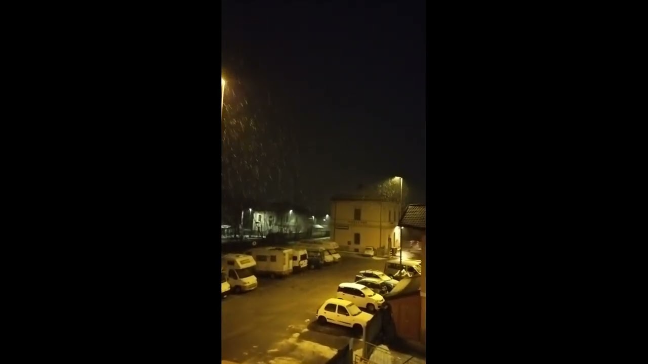 Torna la neve in Piemonte: l'inizio della nevicata in diretta da Andrate e Roccavione