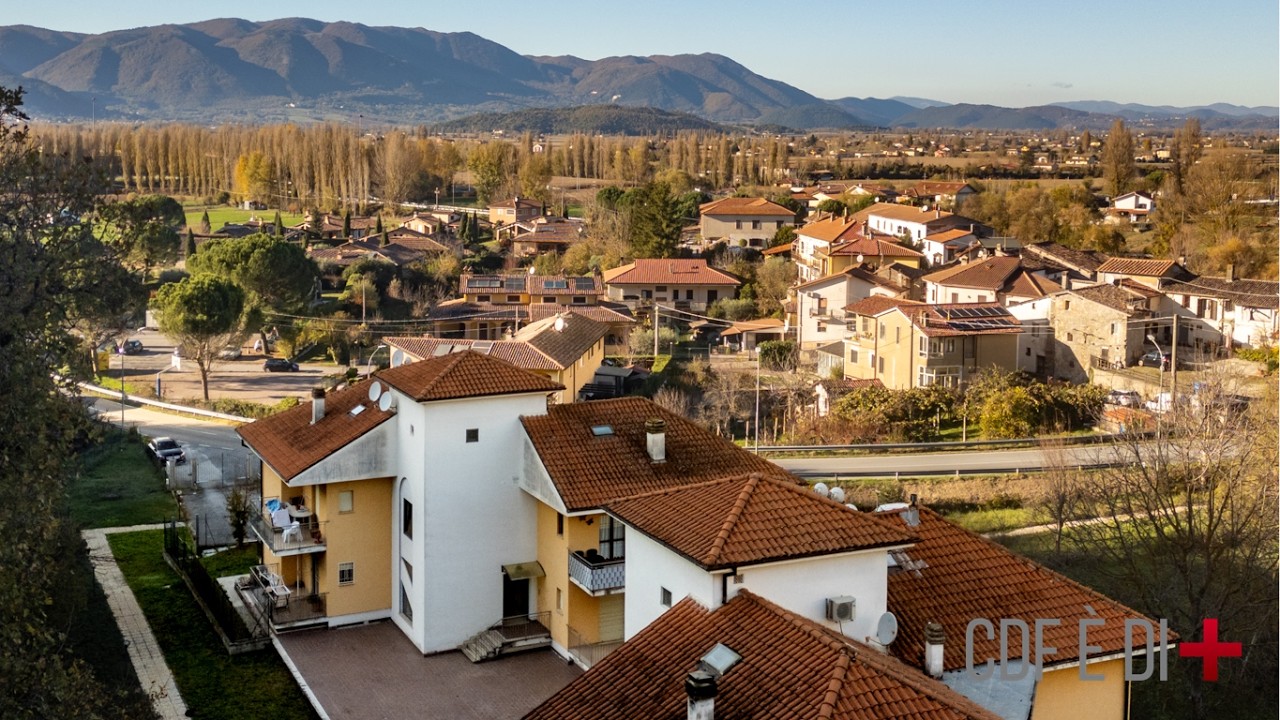Visita dell'immobile | Rieti (RI), Italy | Appartamento su 2 livelli con terrazzo, garage e cantina