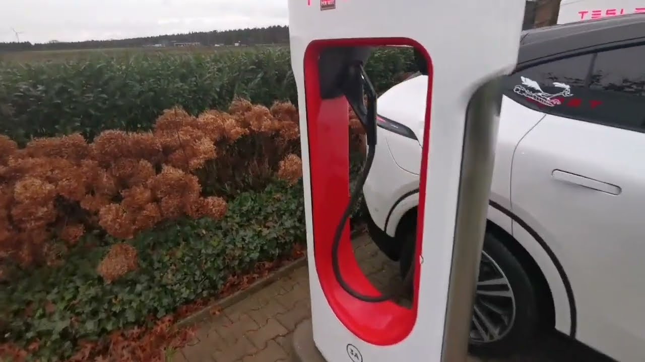 XPENG G6, Versuch am Tesla Supercharger zu laden. Spoiler: Ging nicht
