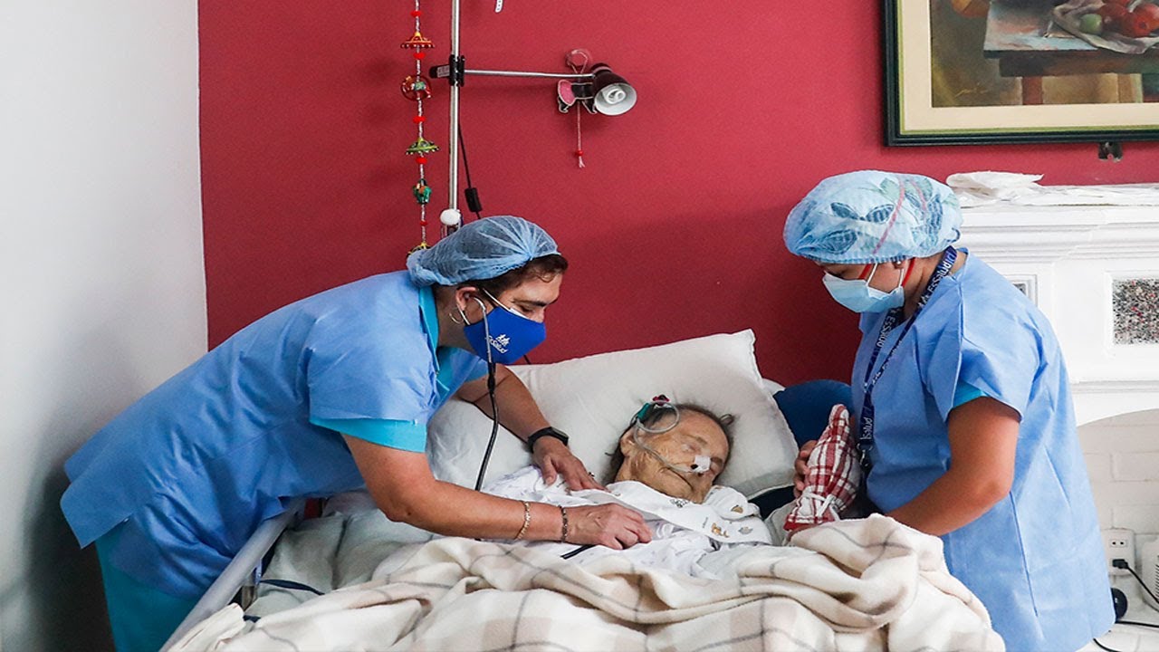 Vocación y amor: enfermera acompaña así a pacientes terminales