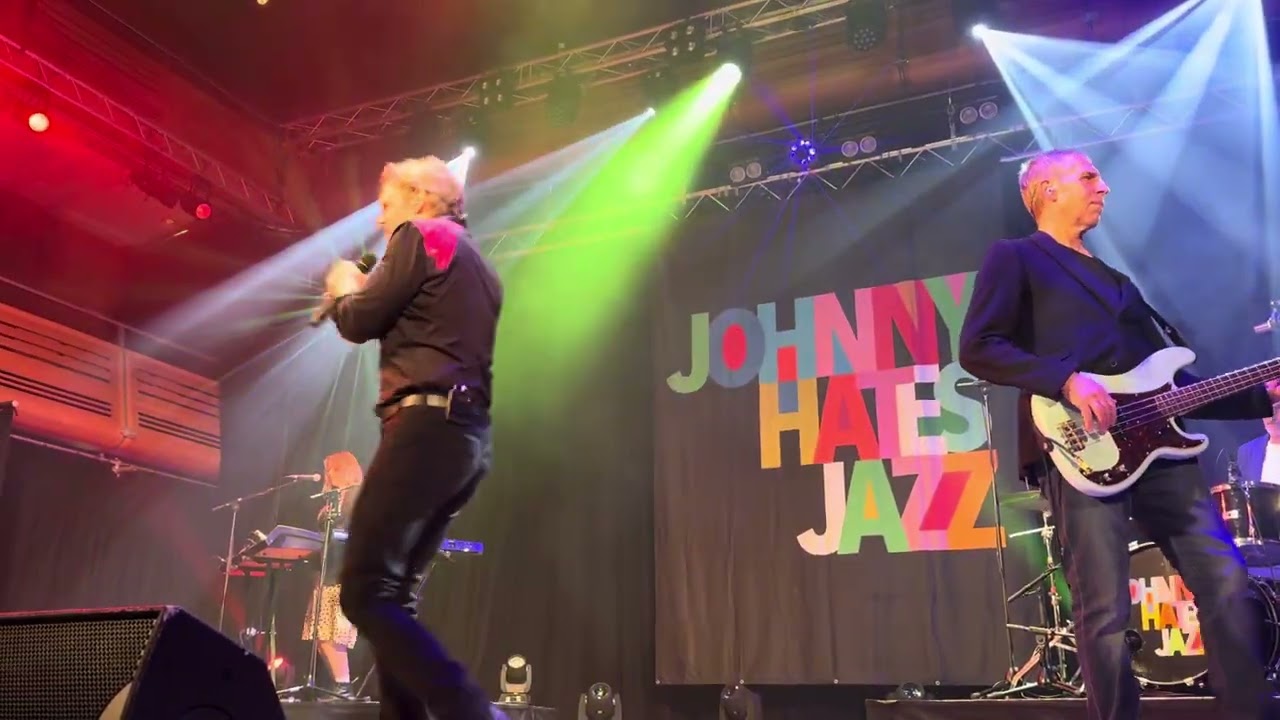 Johnny hates jazz - Heart of gold
