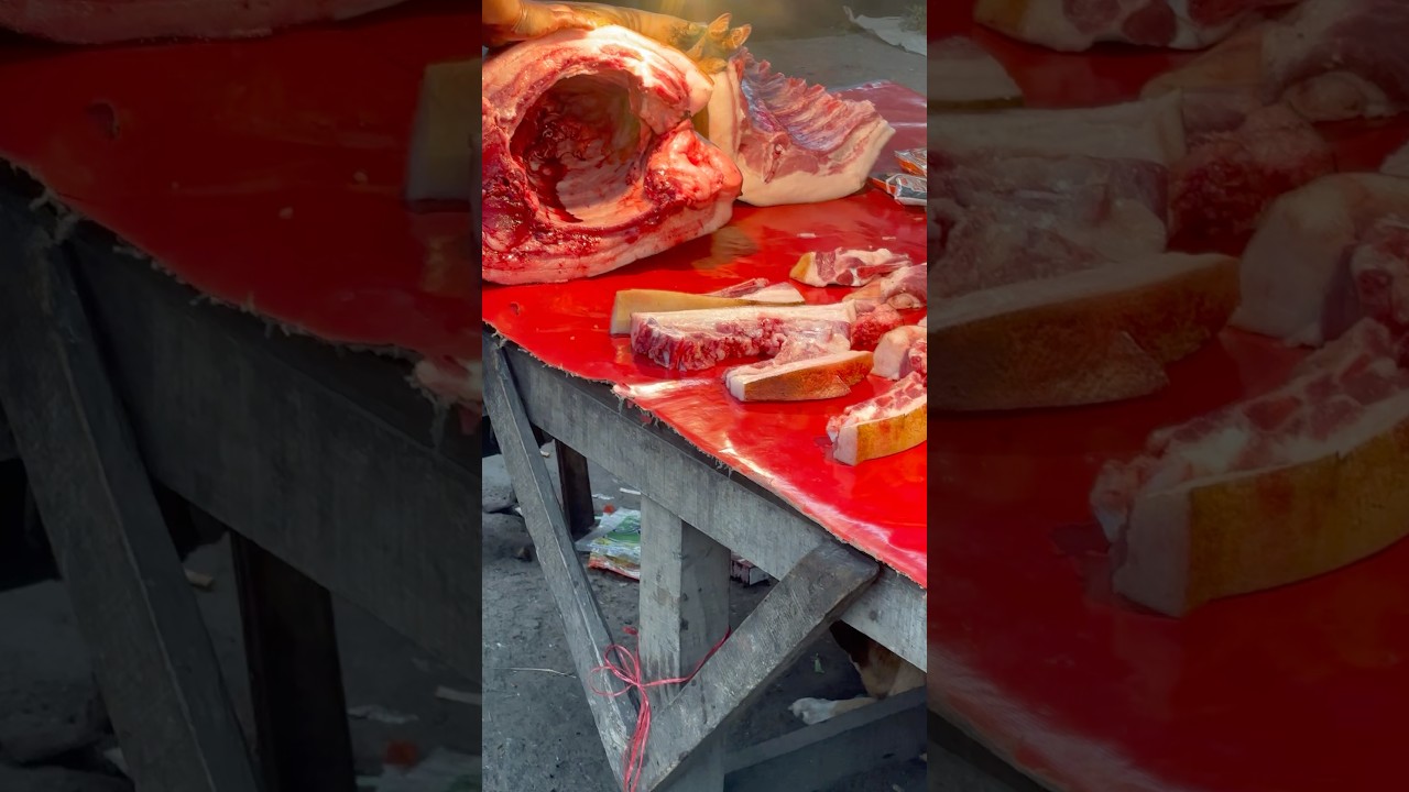 Yea koncha meat 🥩 hai ? #meat #meatlover #meatmarket #guwahati #pork #gahori #shorts #viral #shop