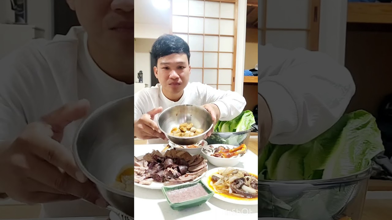 Lòng Dồi Luộc Chấm Mắm Tôm Mời Mọi Người.