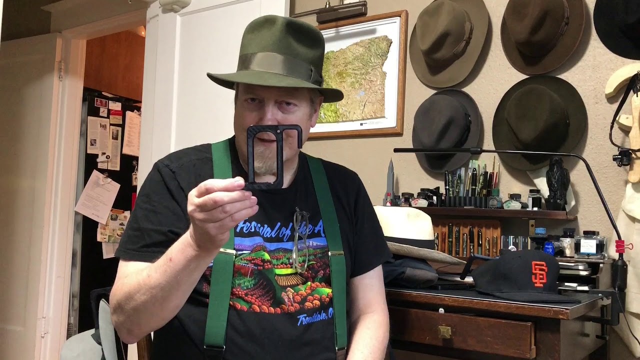 PortaFedora: Portable Hat Hook for Fedorsas and other Hats