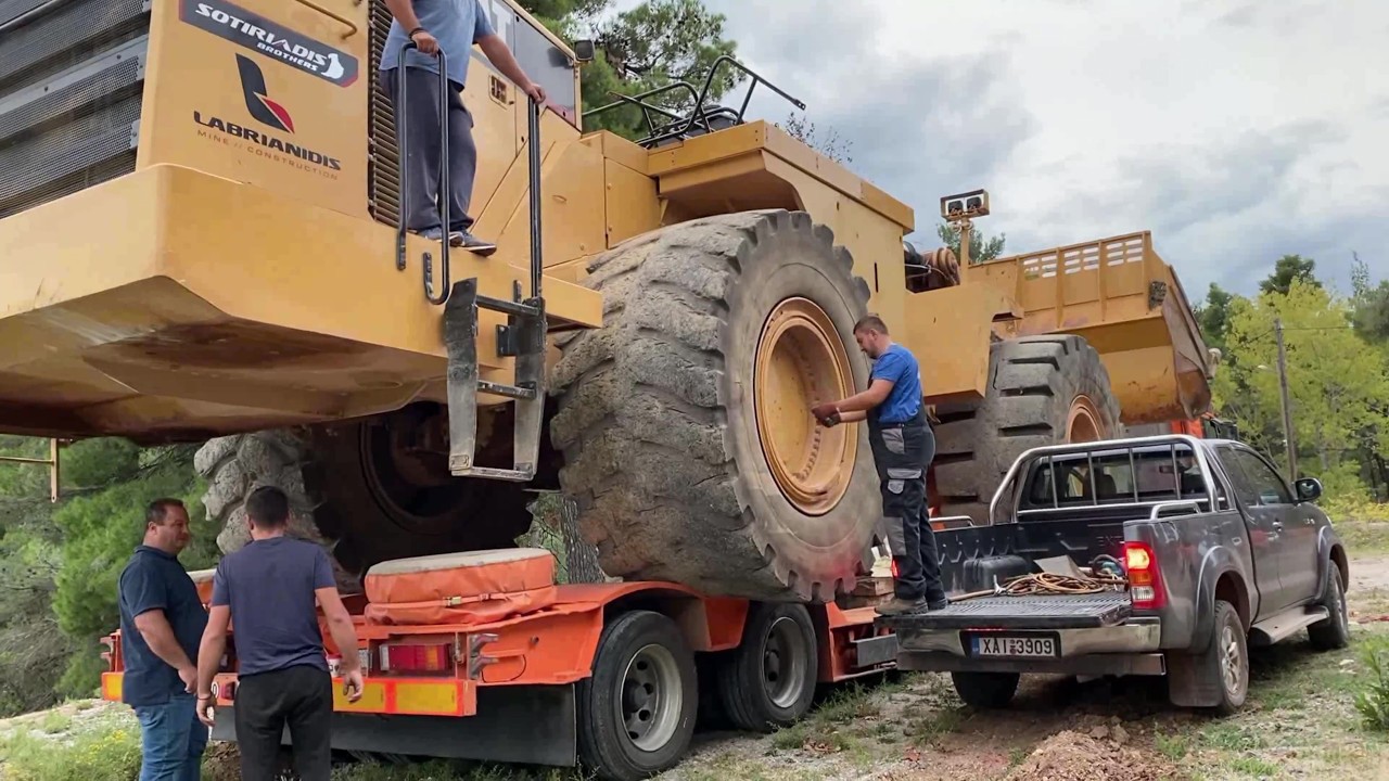 Top 5 Mega Machine Transports in Action: Excavators, Loaders & Bulldozers - Mega Machines Movies
