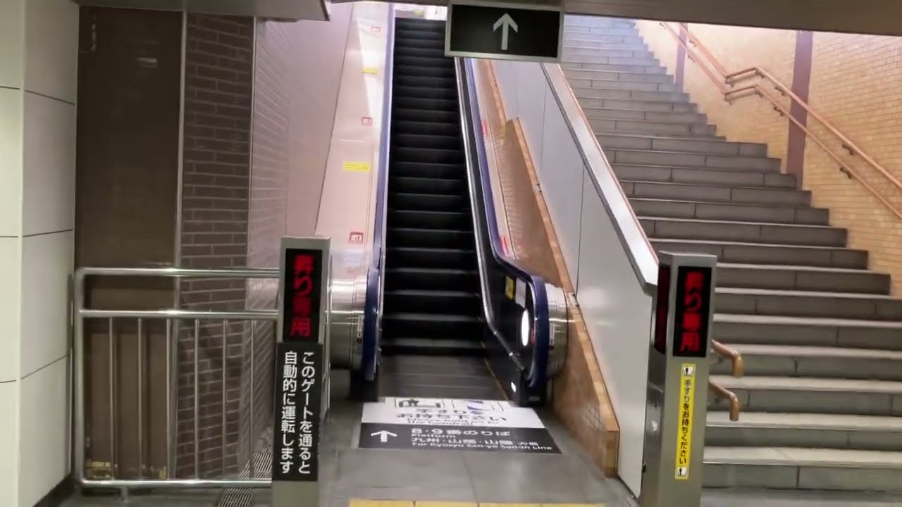 【三菱】3X エスカレーター　下関駅改札内 3X escalator Shimonoseki staion JR Sanyo Line  Yamaguchi Japan