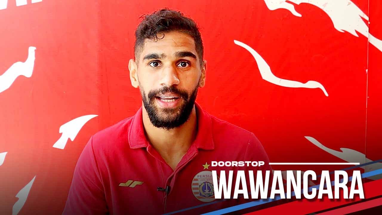 Sambangi Persija Store, Abdulla Yusuf Helal Senang Ketemu Jakmania | ENGLISH
