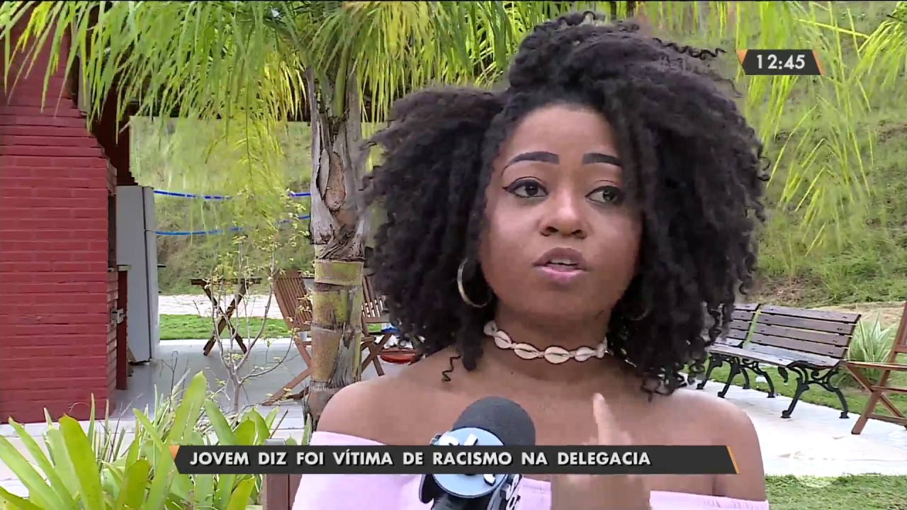 Jovem vai até a delegacia registrar queixa e sai de lá acusada de furto