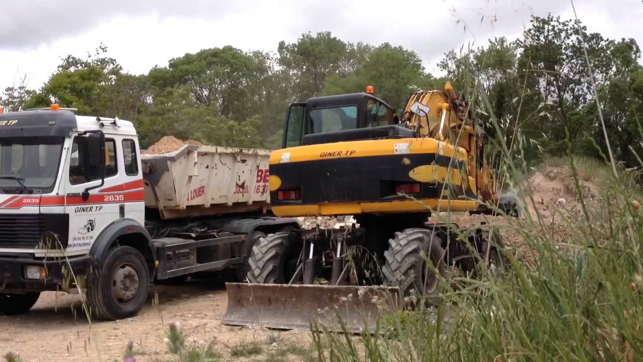 Pelle a pneu JCB JS 130W GINER TP chargement 6x4