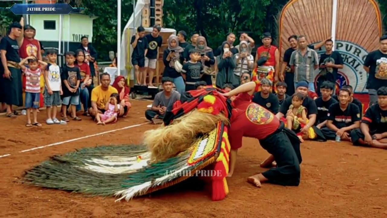 VIRAL! PEMBARONG REOG ADU SOLAH DADAK MERAK - GERAKAN KERAS BIKIN HATI BERDEBAR 