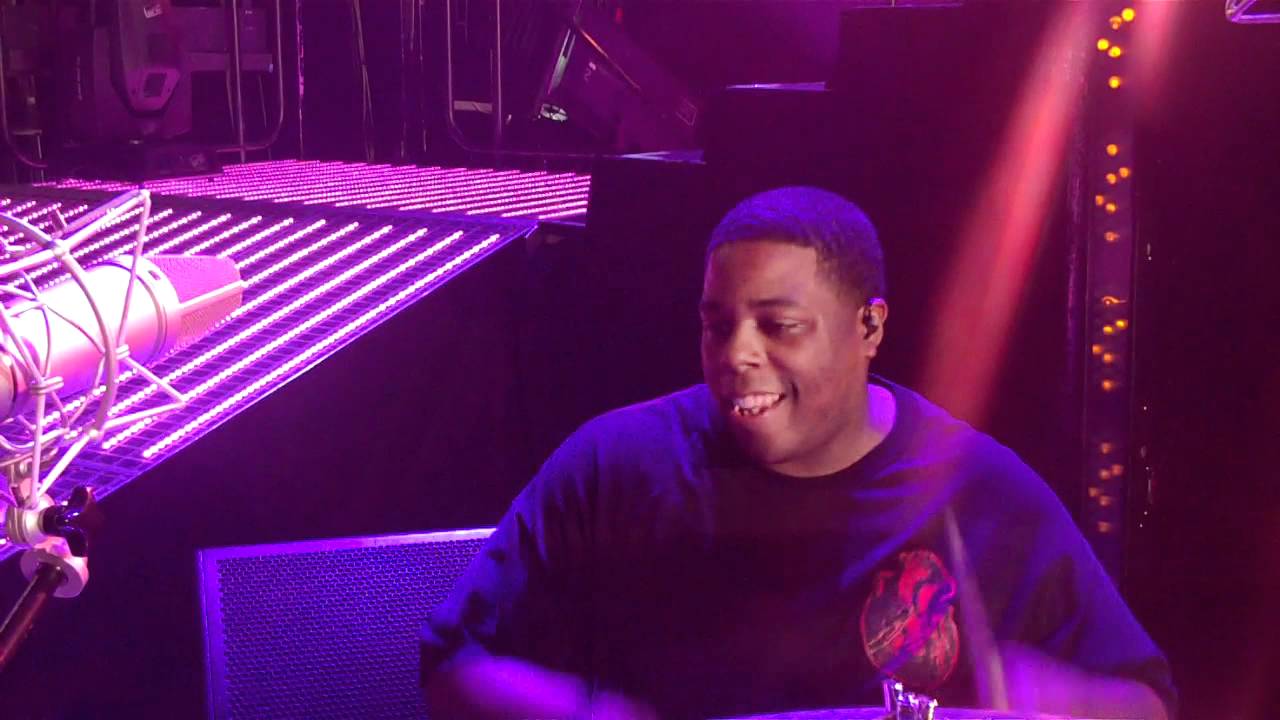 Aaron Spears - Glasgow- U Don't Have To Call.mov