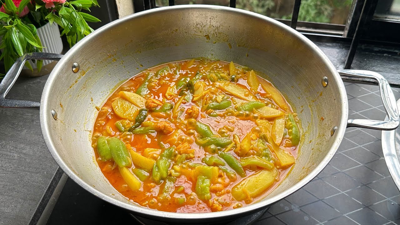 গরম ভাতের সাথে ঝিঙে আলু চিংড়ির ঝোল খেয়ে দেখুন ‼️Jjhinge aloo chingri recipe bangla
