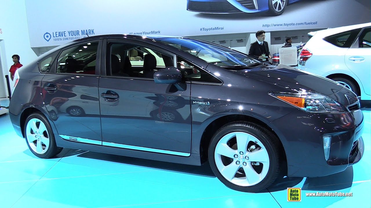 2015 Toyota Prius Hybrid - Exterior and Interior Walkaround - 2015 Detroit Auto Show