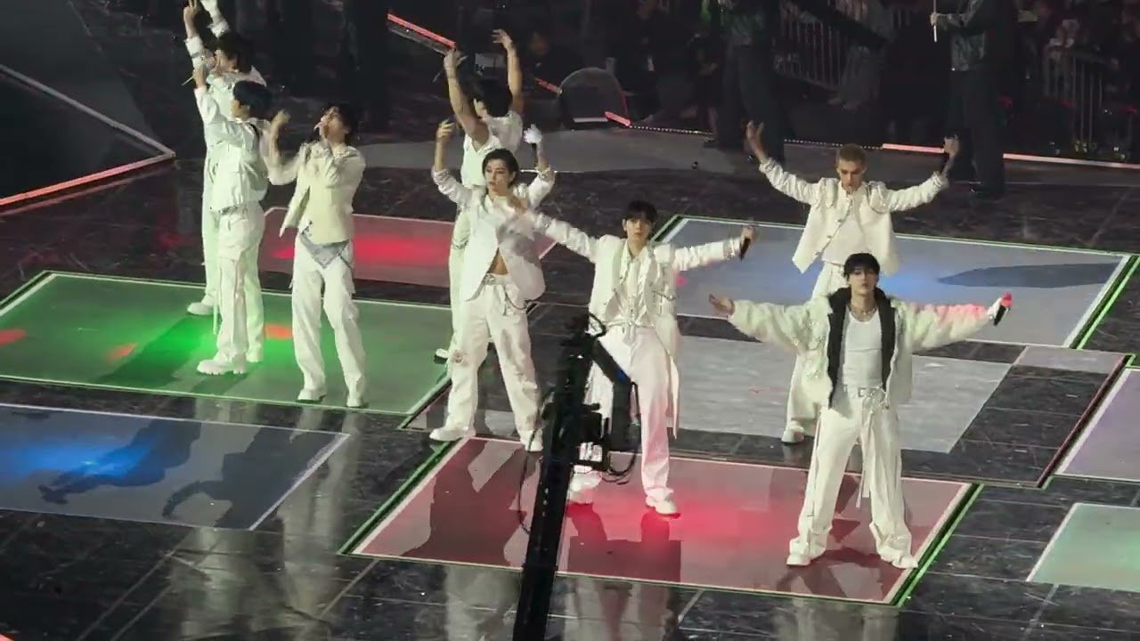 Stray Kids - Walkin On Water & Mountains fancam at SBSGAYODAEJEON 12-25-24