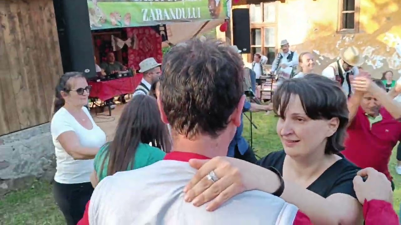 Paști in țara Zarandului Ansamblu Juni Crisului Dieci  la Budești