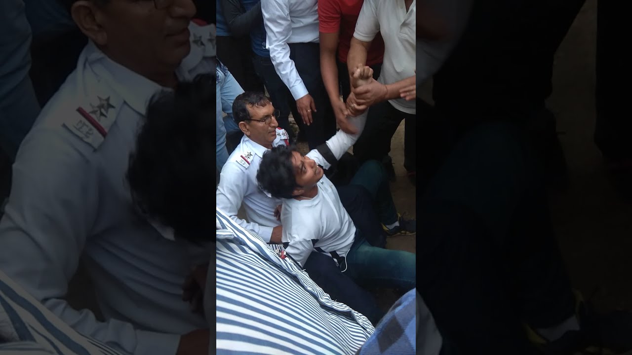 Dwarka sector 6, Delhi traffic police fight,01/04/2018