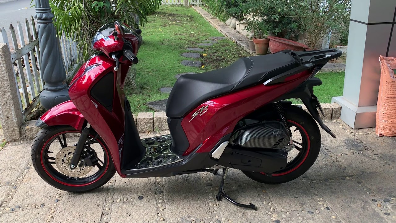 SH 150i Việt Nam đời 2018-2019 l&ecirc;n m&agrave;u sơn sporty v&agrave; ốp carbon si&ecirc;u nam t&iacute;nh