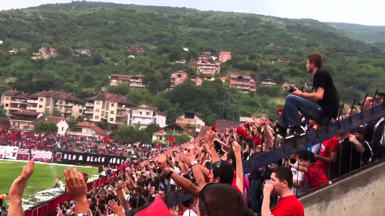 16.000 tifoz këndojn besa-besë