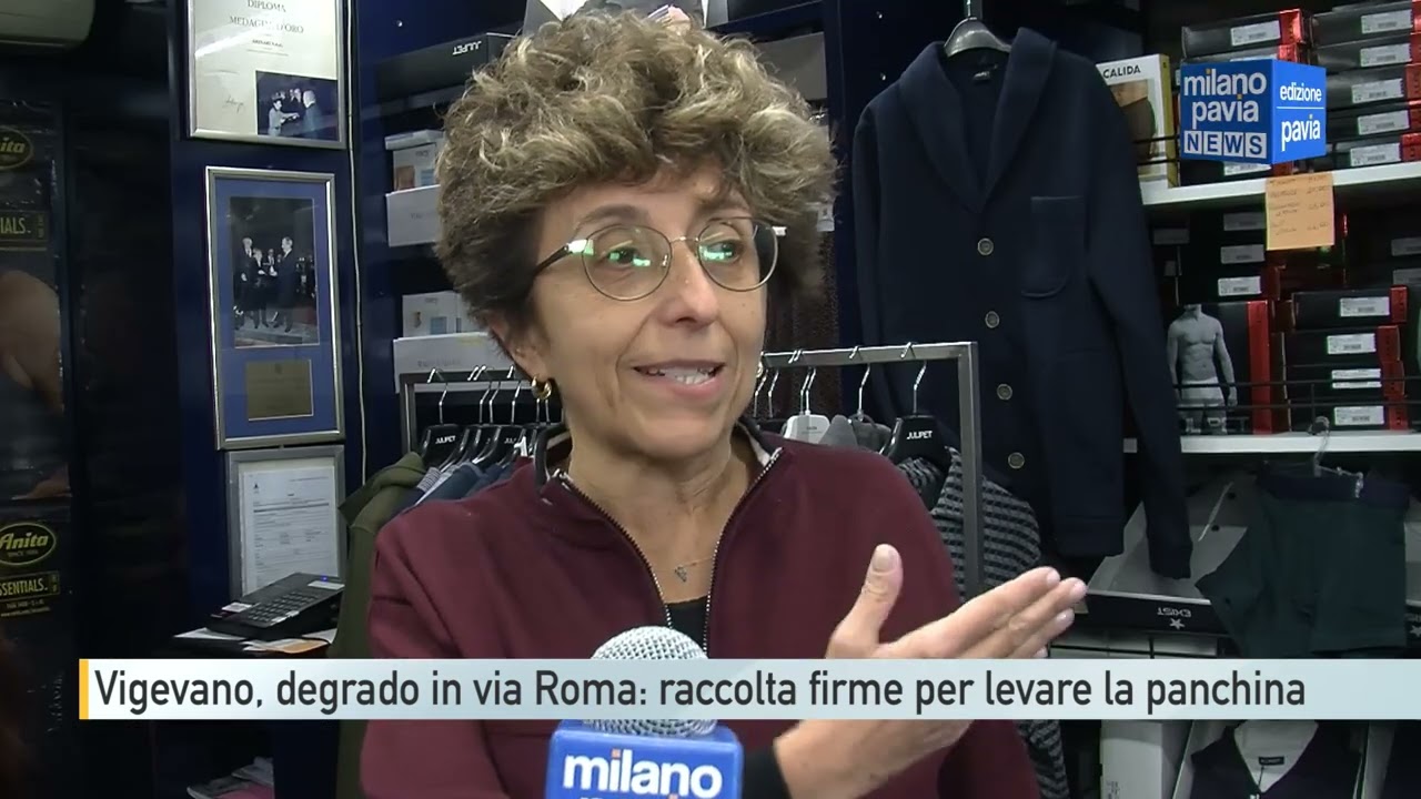 Vigevano, troppo degrado: i commercianti vogliono togliere la panchina all'ingresso di piazza Ducale
