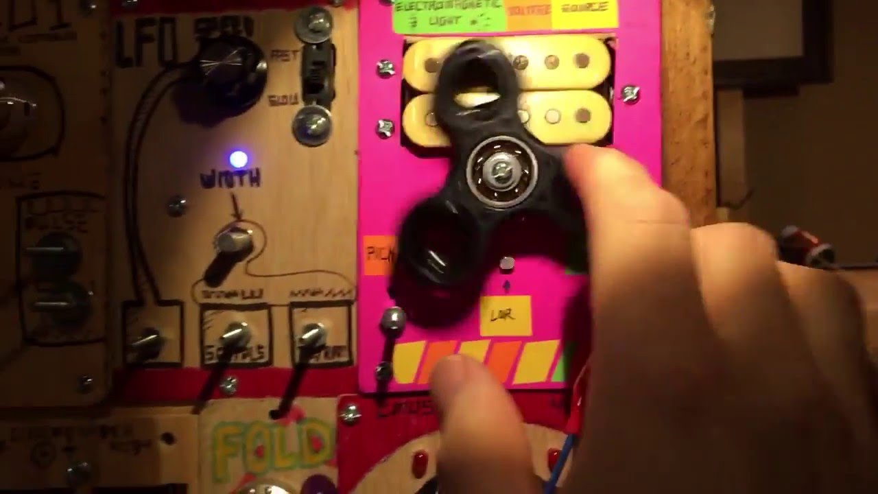 Analog Dubstep Using a Fidget Spinner || ViralHog