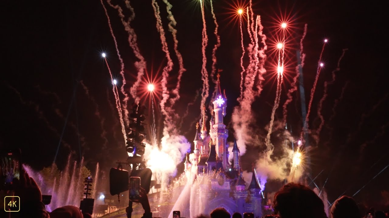 Disneyland Paris Christmas Night, Magical Lights & Disney Tales of Magic Night Show | 4K