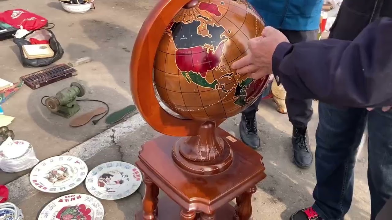 跳蚤市场被剪线的产品都是好东西值得收藏地摊经济