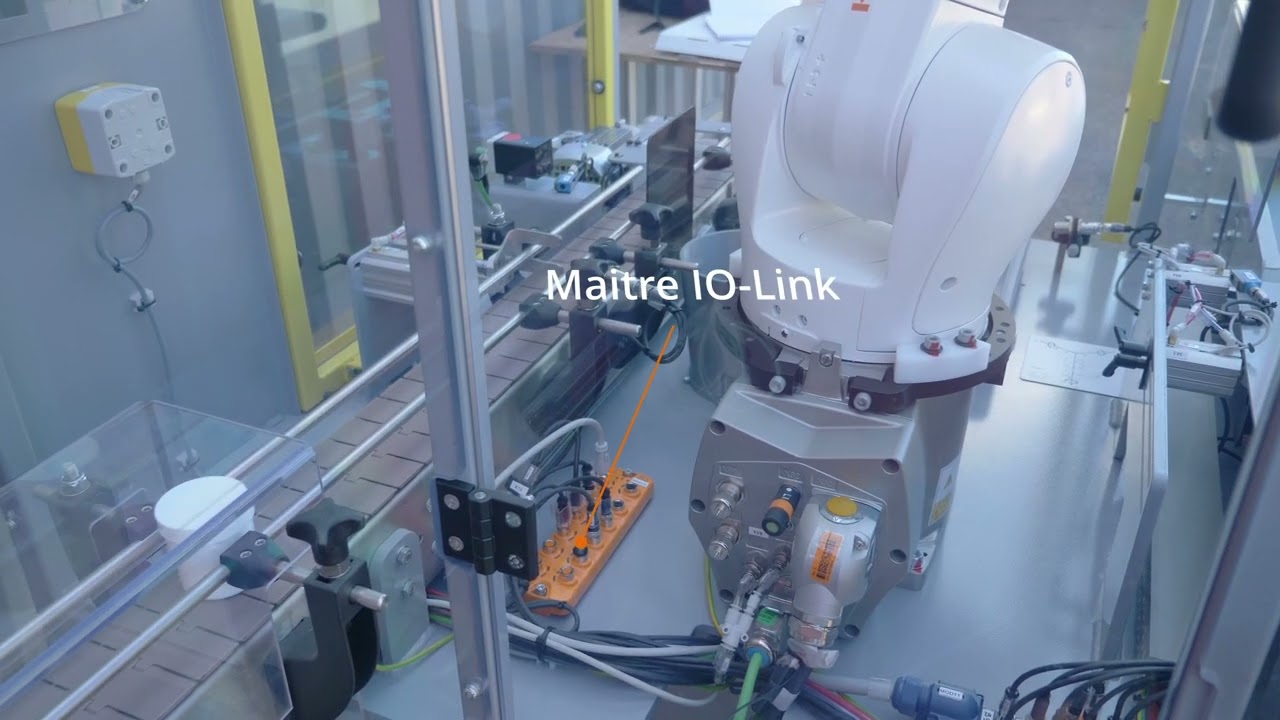 Cellule robotisée 6 axes Ermaflex avec contrôle par vision et traçabilité RFID