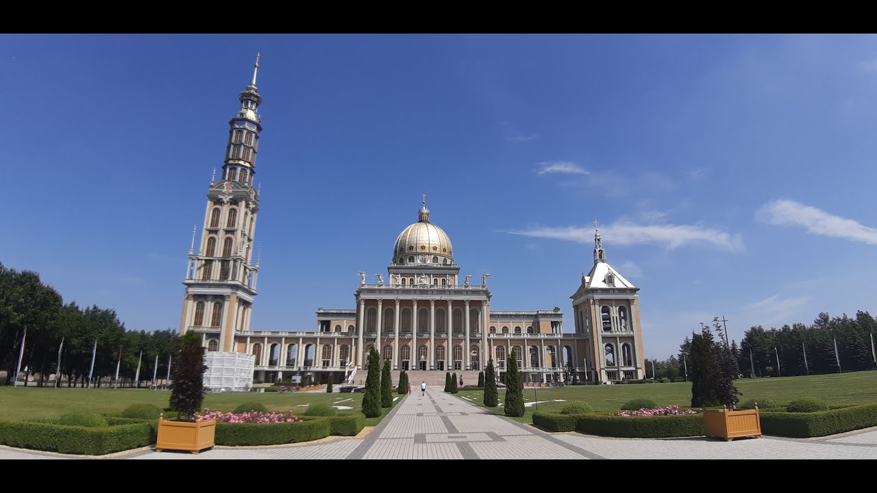 Licheń - położony we wschodniej części województwa wielkopolskiego nad Jeziorem Licheńskim