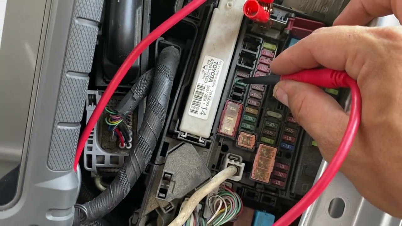 Toyota Prius код P261C P261B Замена водяного насоса