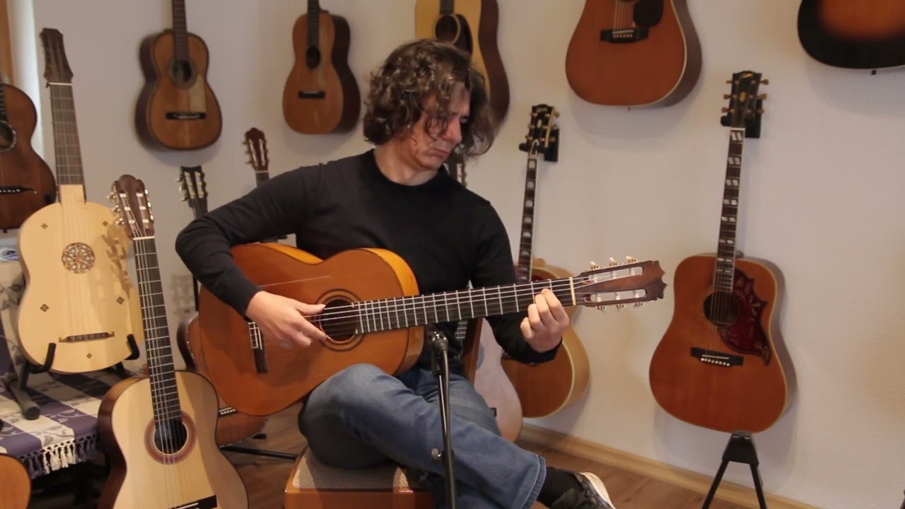 Hermanos Conde 1966 media luna made by Faustino Conde - spectacular sounding guitar - plays amazing!