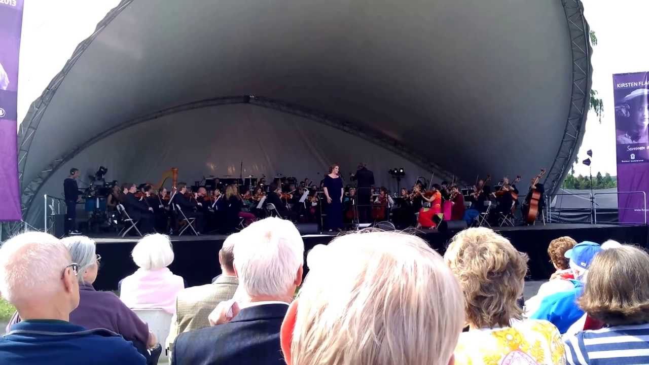 Rachel Willis-Sørensen singing Dich teure Halle