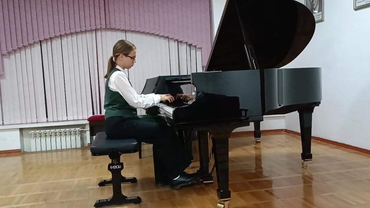 Xeniya Ivanchenko -Chopin Etude No. 4; Rachmaninov Musical Moment in B minor