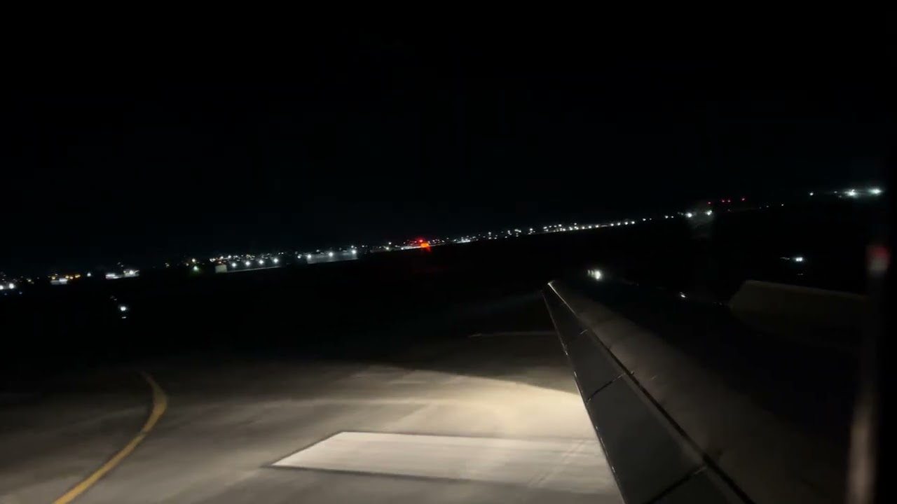 Delta Airlines Boeing 717-200 Night Landing at Bismarck Municipal Airport (KBIS)