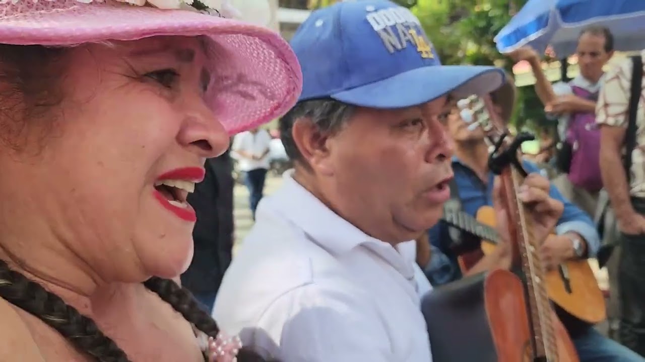 Con que cara - La Reina Del Parque Berrio (Magiblu)