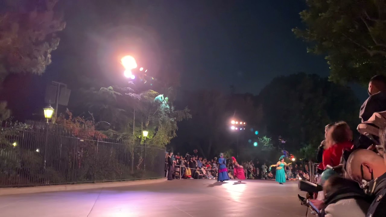 Disneyland Nov 17, 2021 Anastasia, Drizella, and Lady Tremaine in A Christmas Fantasy #disneyland