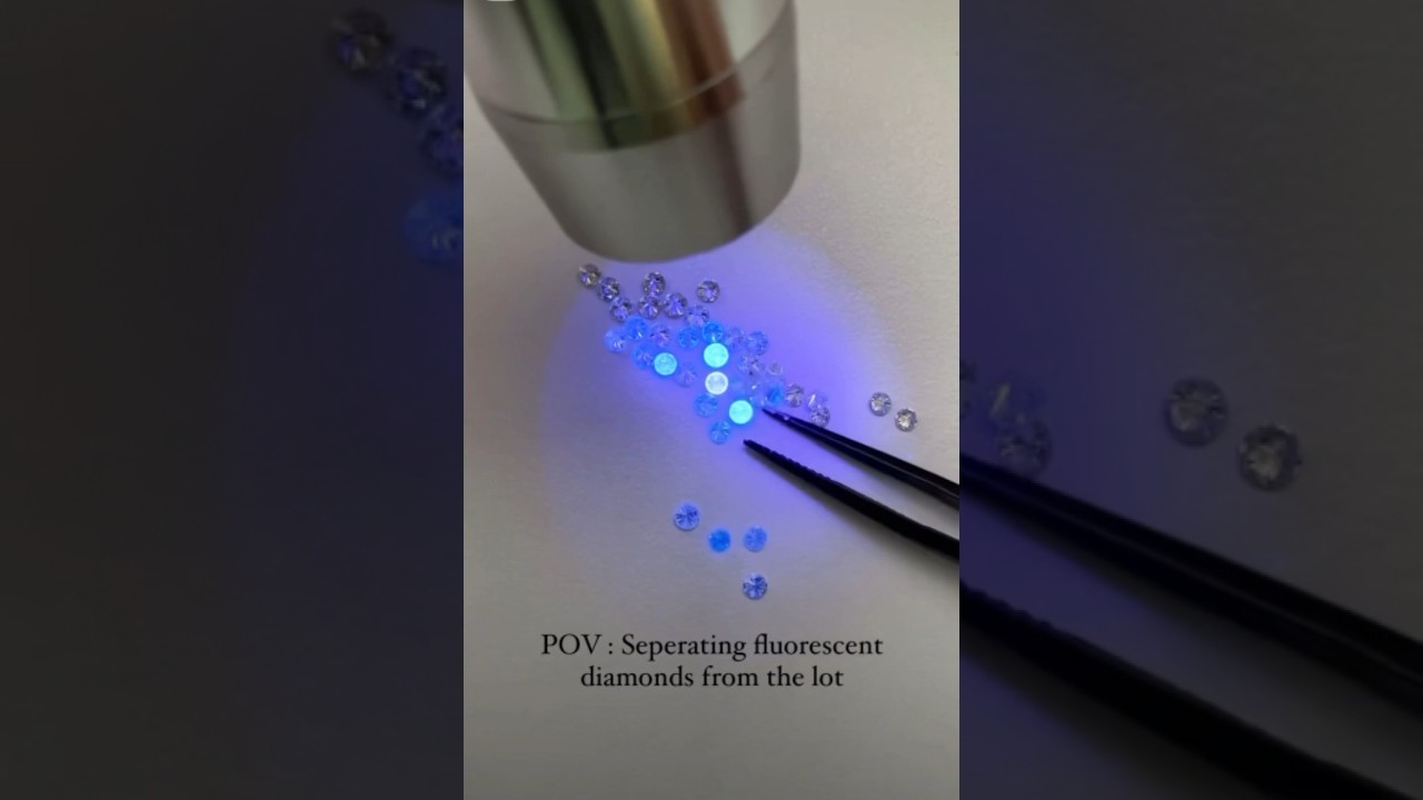😨FLUORESCENT DIAMONDS 💎 #fluorescence #diamond #uv #light #shorts