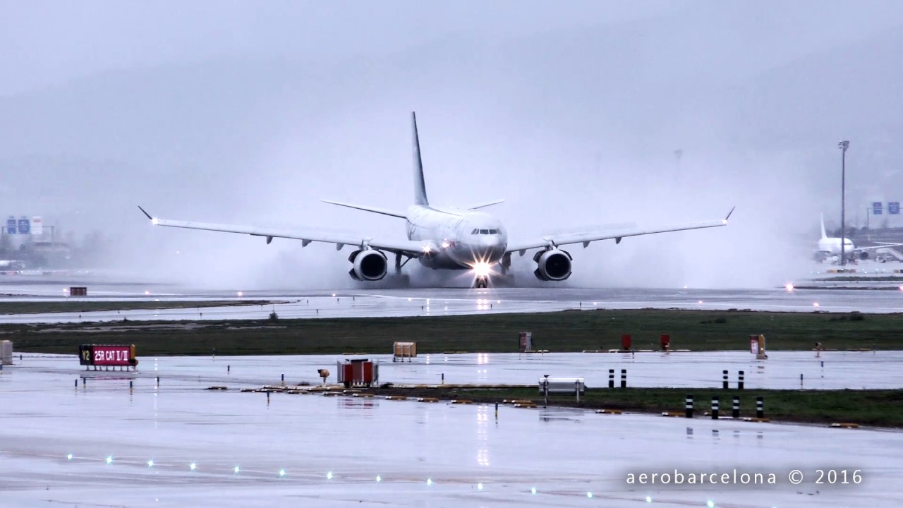 [WET RUNWAY!!!] Air Europa blowing up water at Barcelona-El Prat
